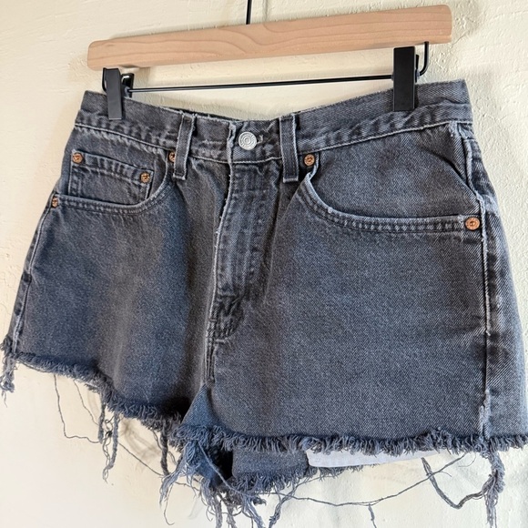 Levi's 550 High Rise Shortie Distressed BlackGray Denim Shorts Waist Size 34 - Picture 2 of 6